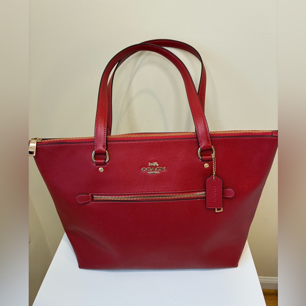 Coach Gallery Tote bag in Crossgrain Leather Miami Red